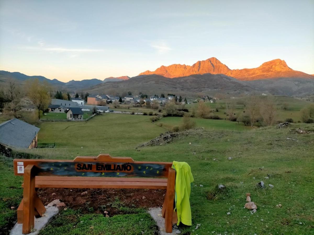Turismo En Babia Bajo Los Nidos San Emiliano Ngoại thất bức ảnh