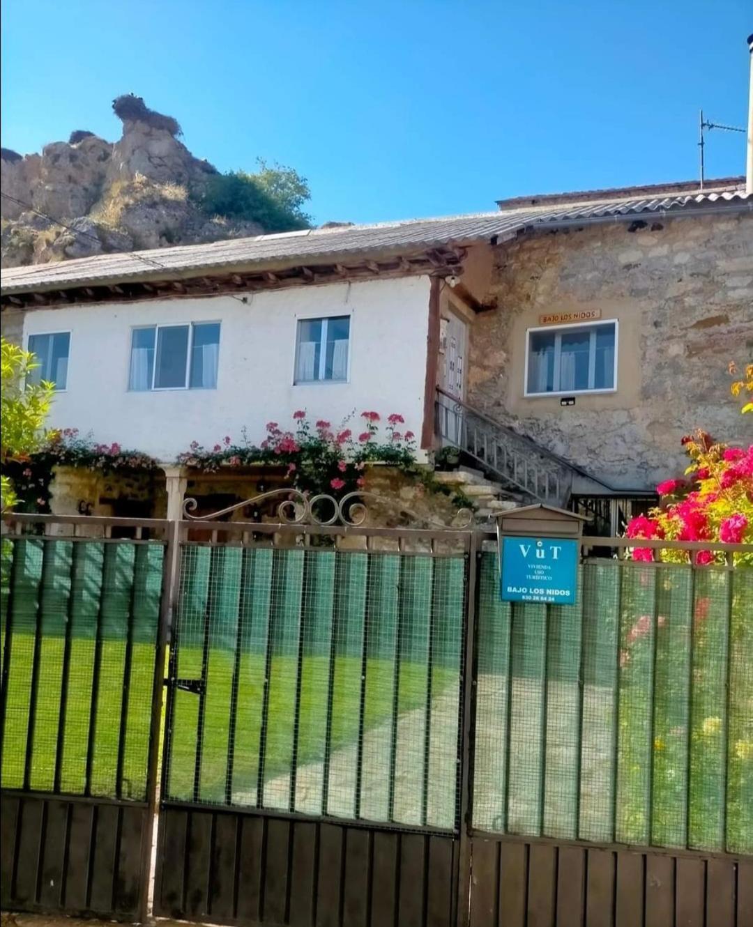 Turismo En Babia Bajo Los Nidos San Emiliano Ngoại thất bức ảnh